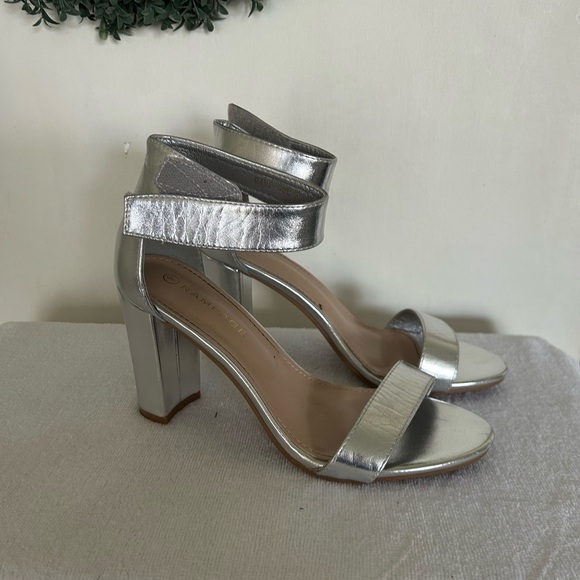Rampage Size 9 Silver High Heels Patch Closure - Picture 1 of 8